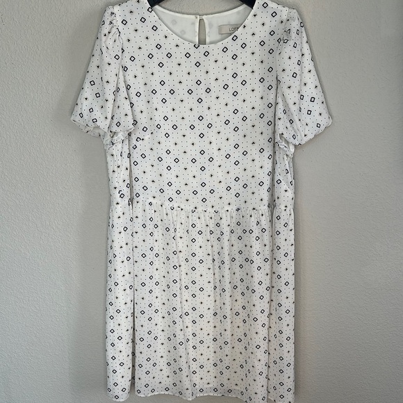 LOFT‎ White and Black Patterned Top - Picture 1 of 8